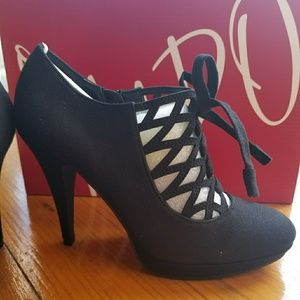 Brand new Impo size 6 *Prince* booties